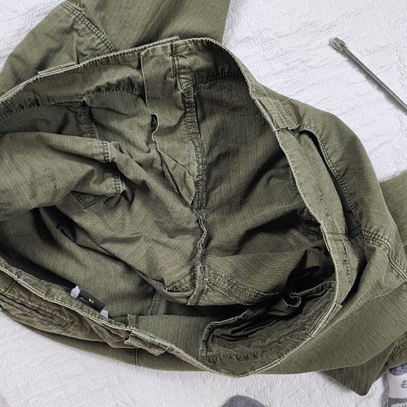 Size 14 Eddie Bauer 100% Cotton Vashon Fit Cargo Capri in Olive Green - Picture 9 of 13